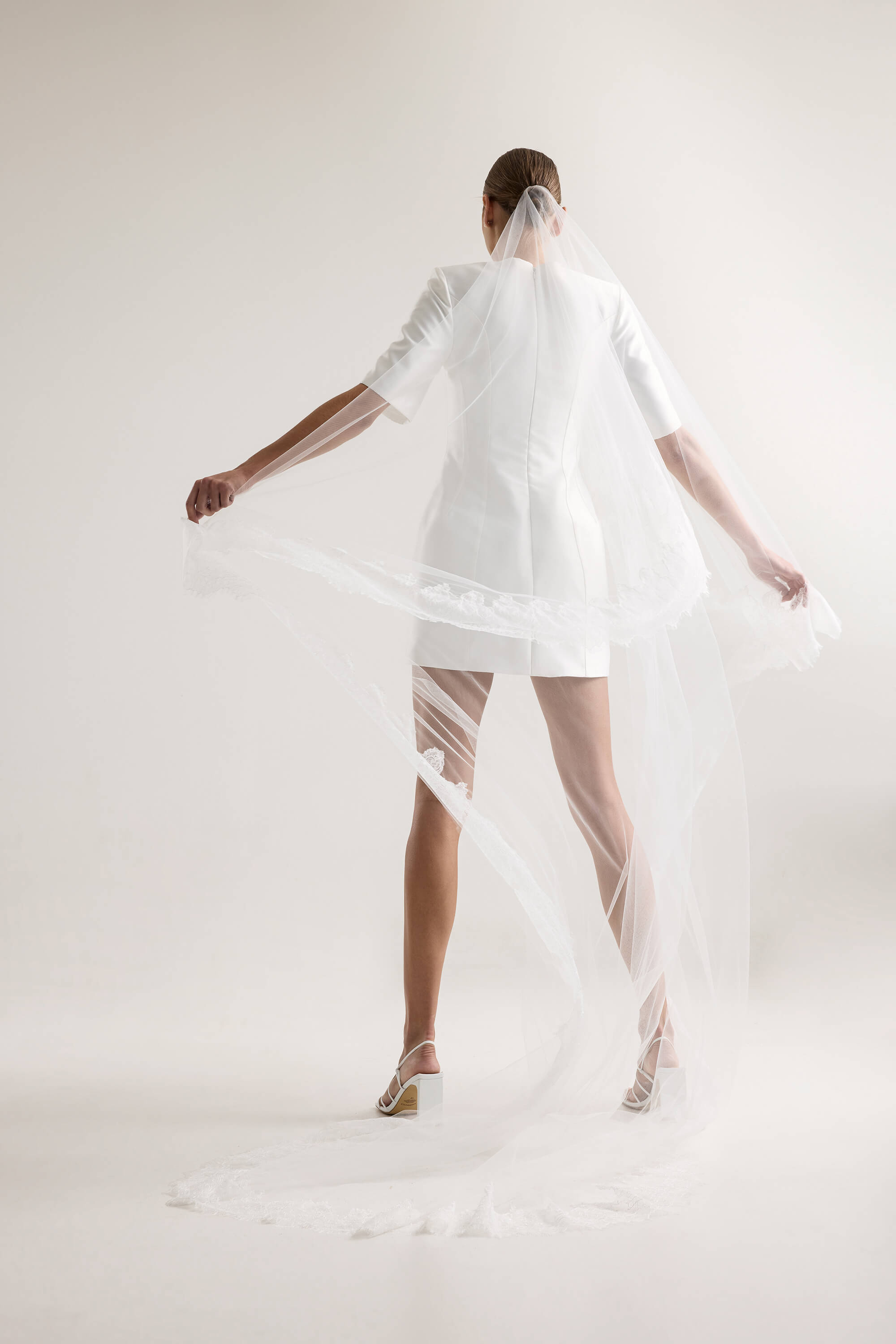 Edith Lace Veil – KYHA Studios US display picture 3
