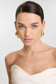 Monday Pearl Droplet Earrings Gold